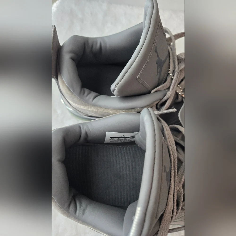 Air Jordan 4 Retro KAWS